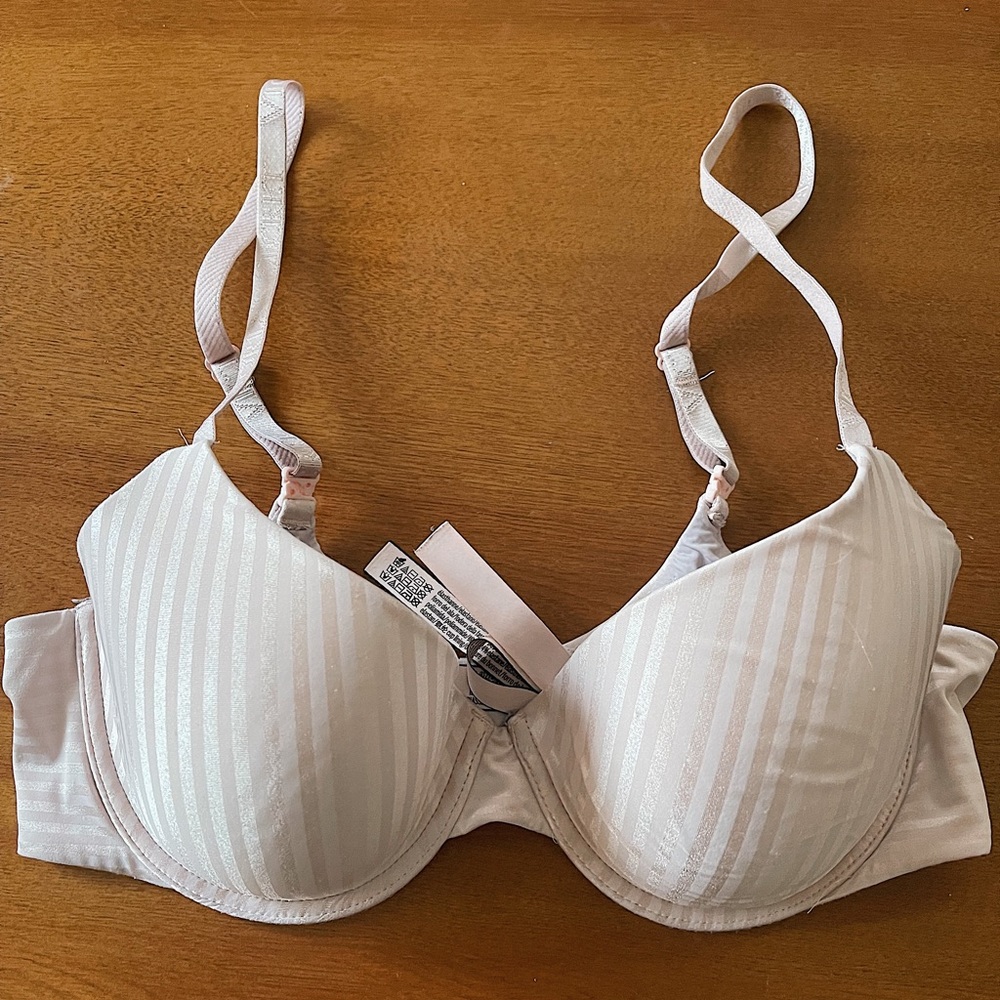 VICTORIAS SECRET  nude/pink tee shirt bra
